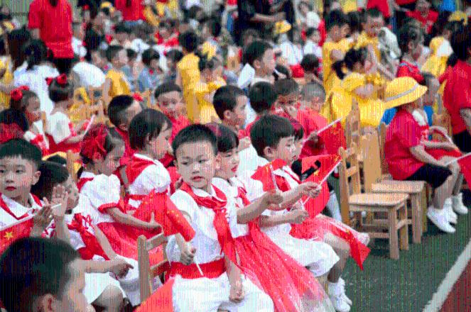 1964年,溥仪参观南京总统府,点评了老蒋办公室,让人捧腹大笑
